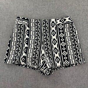 Forever 21 Shorts Aztec Geometric print Junior Medium Ivory & Black High Waisted